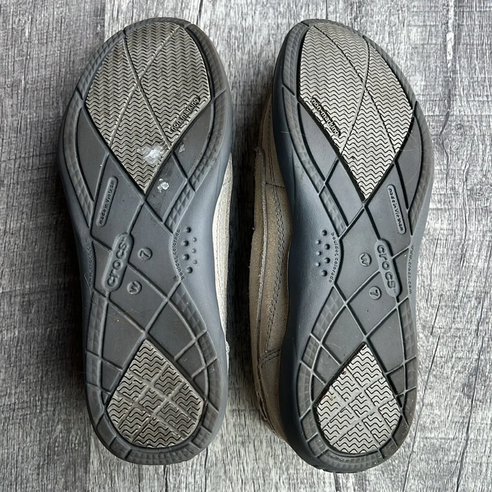 Crocs Walu Slip On Women’s Shoes Shimmer Glittery Metallic Gold Size 7 Moc Toe